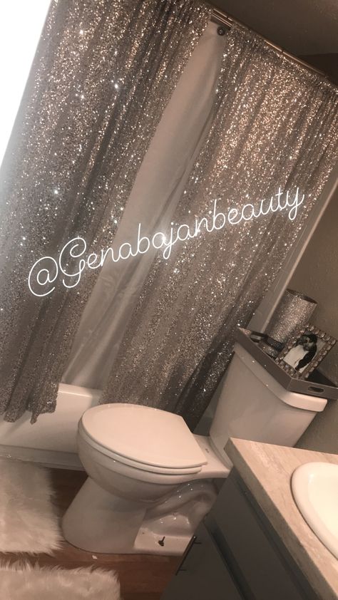 Boujee Bathroom Decor, Sparkly Bathroom, Sparkly Bathroom Ideas, Diamond Room Decor, Bling Bathroom Ideas, Bathroom Crystals, Boujee Bathroom Ideas, Glam Bathroom Decor Apartment, Boujee Bathroom