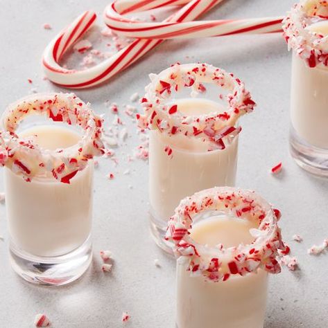 Christmas Shots Alcohol, Peppermint Desserts, Rumchata Recipes, Peppermint Decor, Peppermint Dessert, Christmas Hosting, White Chocolate Liqueur, Christmas Shots, Adult Christmas Party