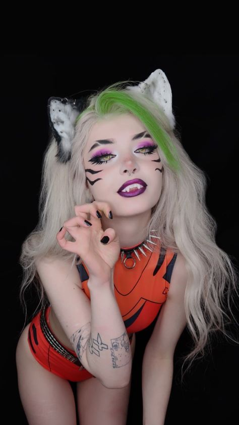 Emo Girls, Roxy Fnaf, Ariana Grande Red Hair, Black Cat Cosplay, Roxanne Wolf, Fnaf Cosplay, Catwoman Cosplay, Character Makeup, Kawaii Cosplay