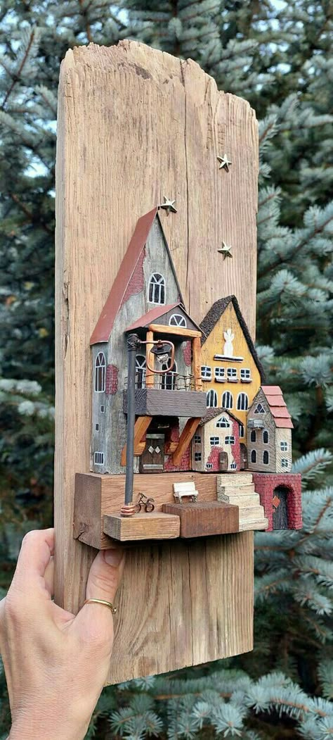 Wooden House Decoration, Small Wooden House, Wood Block Crafts, Driftwood Projects, Barn Wood Crafts, Pottery Houses, Wood Art Projects, Nice Photos, Wooden Decoration