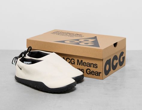 Nike Acg Moc, Potato Sack, Footwear For Men, Street Sneakers, Vintage Sneakers, Nike Acg, Neutral Beige, Vans Sneakers, New Releases