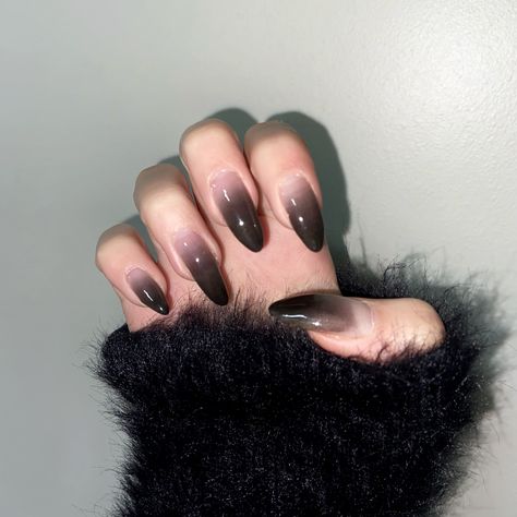 Black Douyin Nails, Idol Nails, Gradation Nails, Pointed Nails, Pretty Gel Nails, Unique Acrylic Nails, Cat Eye Nails, Black Nail, Silver Nails