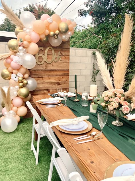 Party Backdrop Ideas Birthday, Outdoor Birthday Table, 60th Birthday Party Table Set Up, 40th Bday Backdrop Ideas, 40th Balloon Garland, Birthday Ideas For Her Decoration, 50th Birthday Set Up Ideas, 60th Birthday Rustic Theme, Women’s Birthday Decorations