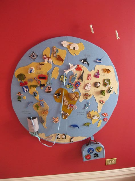 10 Unique and Creative Maps to Teach Kids Geography- I've so wanted to do something like this FOREVER. Unique Kid Rooms, Diy Classroom Decorations, Baby Mobil, Unique Maps, Diy Classroom, Design Mom, Felt Board, Quiet Book, Softies