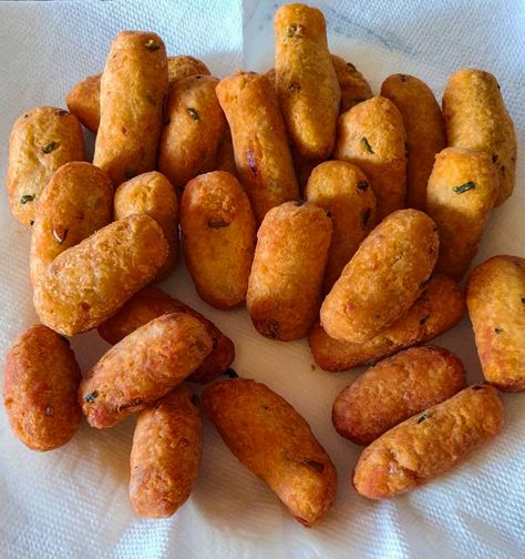 Fish Cake - Guyanese Style - Things Guyana Guyanese Fish Cake Recipe, Salt Fish Cakes Recipe, Guyanese Recipes Guyana Food, Guyanese Bake Recipe, Guyanese Snacks, Trinidad Breakfast, Caribbean Appetizers, Guyana Recipes, Fish Cake Recipe