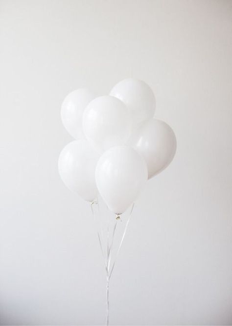 Weekend Inspiration, Balloons Photography, Gray Aesthetic, 背景 シンプル, White Balloons, White Noise, Aesthetic Colors, Colour Board, Shades Of White