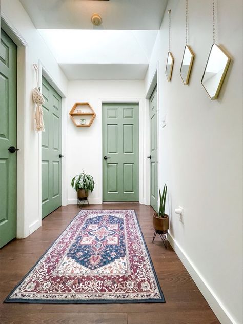 Colored Doors Interior, Painted Bedroom Doors, Interior Door Color, Interior Door Colors, Vstupná Hala, White Hallway, Hallway Door, Painted Interior Doors, Upstairs Hallway