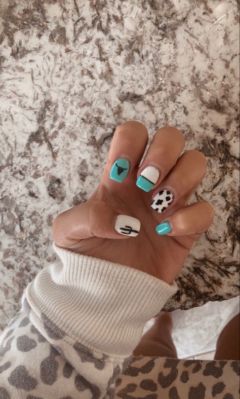 Simply Western Nails, Southern Style Nails, Cute Easy Nails Design, Brown Cow Print Nail Designs, Cow Spot Nails, Western Nail Ideas Turquoise, Simple Western Nails Turquoise, Turquoise Country Nails, Horse Nail Ideas