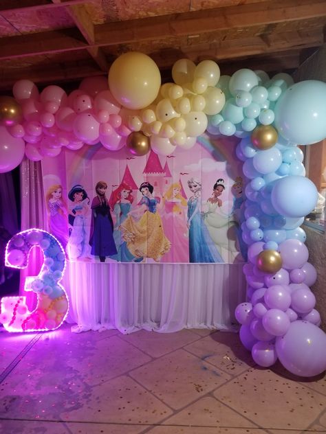 Disney Princess Birthday Party Balloons, Princesses Theme Birthday Party, Princess Garland Balloons, Princess Birthday Balloon Decor, 7th Birthday Party For Girls Themes Princess, Princess For A Day Ideas, 2nd Princess Birthday, Disney Princess Party Backdrop, Disney Princess Birthday Balloons