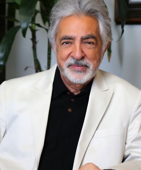 Joe Mantegna aka Rossi Joe Mantegna, I Love Books, Celebrities Male, Love Book, All About Fashion, Bangs, Hollywood, Mindfulness, Actors