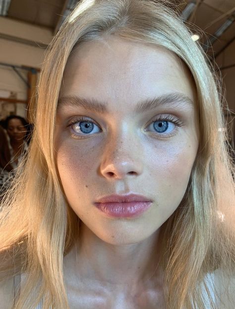 The key to a radiant complexion? A clever blend of skincare and make-up Blonde Hair And Blue Eyes, Beauty Elixir, Smink Inspiration, Beauty Balm, 영감을 주는 캐릭터, Radiant Skin, Makeup Inspo, Pretty Face, Clear Skin