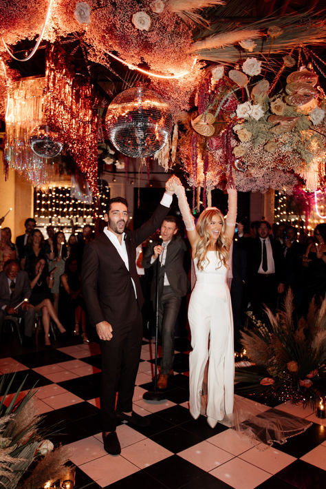 Retro Inspired Maximalist Wedding Ceremony #retromaximalist #maximalistwedding #discowedding #neonwedding #retrowedding Edgy Wedding Venues, Maximalist Fall Wedding, Crazy In Love Wedding Theme, Grunge Wedding Reception, Vintage Venues Wedding, Chic Elegant Wedding Decor, Wedding Decor Eclectic, Wedding With Couches, 70s Glam Wedding