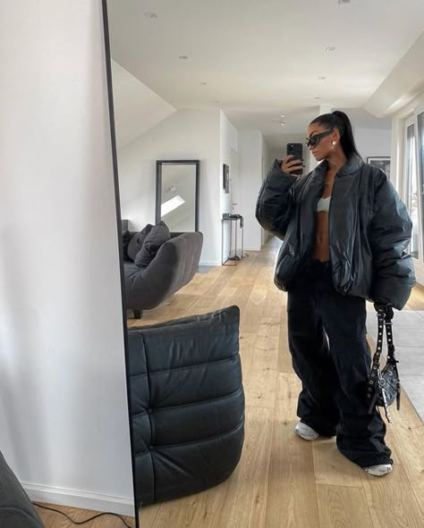 Kim Duong |Germany-Stuttgart 🪐 on Instagram: "Jacket season 😈 #balenciaga" Balenciaga Outfit Women, Big Jacket Outfits, Oversized Coat Outfit, Oversized Jacket Outfit, Balenciaga Outfit, Balenciaga Clothes, Balenciaga Jacket, Oversize Outfit, Balenciaga Outfits