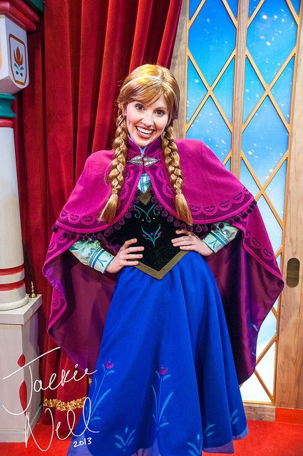 Anna from Frozen- alright so Disney already has one. Guess I can draw inspiration from this. Anna Frozen Costume, Frozen Musical, Frozen Cosplay, Anna Costume, Elsa Cosplay, Frozen Costume, Fantasia Disney, Disney Face Characters, Princess Anna