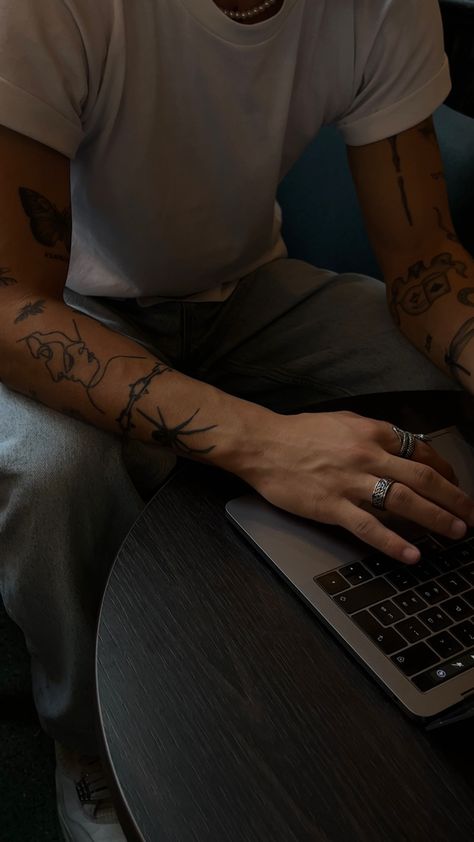 Studying At Starbucks, Tattoed Guys, Asian Tattoos, At Starbucks, Boy Tattoos, Aesthetic Tattoo, Looks Black, Arm Tattoos For Guys, Tattoo Sleeve Men