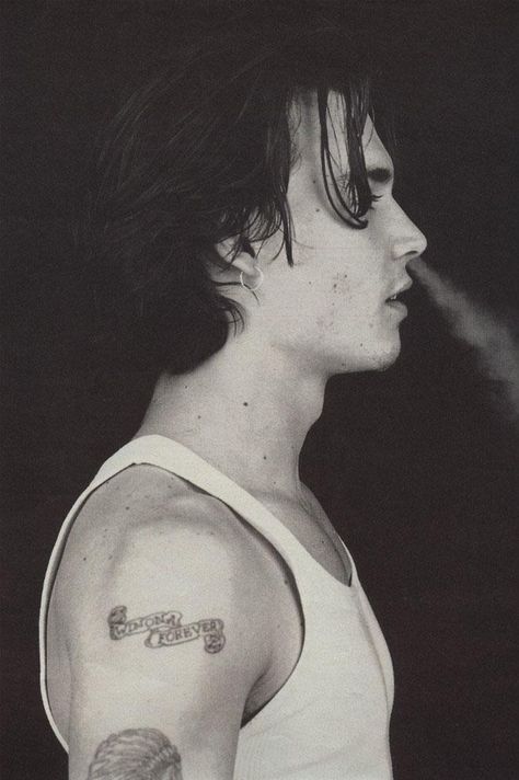 Johnny Depps winona forever tatoo Johnny Depp Tattoos, Johnny And Winona, Johnny Depp And Winona, John Depp, Forever Tattoo, جوني ديب, Winona Forever, Kaptan Jack Sparrow, Jean Reno