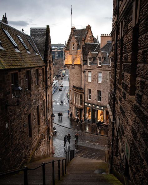 Scotland • Travel • Nature on Instagram: “▪ Old Town Edinburgh that exists today is not actually the oldest part of town. There was a city built before, and it’s still buried…” Old Town Edinburgh, Charmed Characters, Types Of Architecture, Travel Nature, Scotland Travel, Cologne Cathedral, Outlander, Old Town, Edinburgh