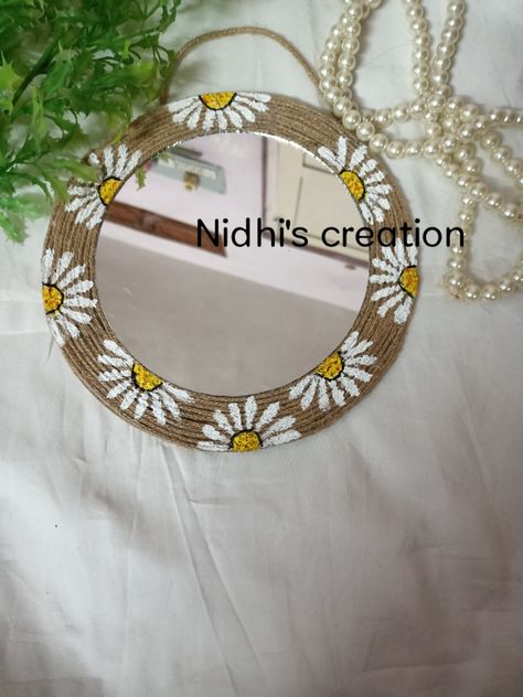 Painted Picture Frames Diy Creative, Diy Flower Mirror Frame, Mirror Frame Painting Ideas, Mirror Painting Ideas Aesthetic, Flower Mirror Frame, Jute Mirror, Diy Round Mirror, Mirror Painting Ideas, Painting Mirror Frames