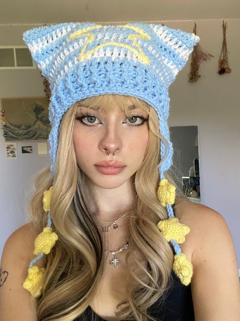 Crochet Beanie Earflap, Crochet Mushroom Hat For Cat, Crochet Tiger Hat Pattern Free, Funky Crochet Hat Pattern Free, Crochet Hat Styles, Gray Crochet Projects, Kpop Beanie, Charleston College, Acrylic Yarn Crochet Projects