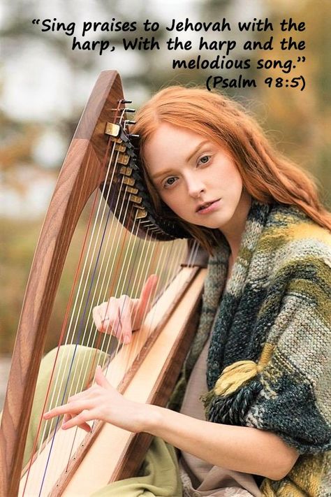 Irish Girl Aesthetic, Photography Reference, Arte Judaica, Musician Portraits, Harps Music, Code Red, Fairytale Photography, Long Red Hair, 캐릭터 드로잉