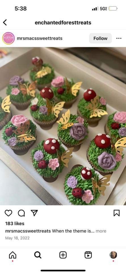 Cupcake Mushroom Design, Enchanted Forest Themed Cupcakes, Cottagecore Themed Birthday Party, Mushroom Theme Cupcakes, Cupcakes Fairy Theme, Garden Themed Treats, Enchanted Forest Cupcakes Dessert Tables, Mushroom Themed Treats, Fairy Tale Cupcakes