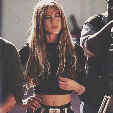 90s inspired looks 🍒 on Instagram: “Jennifer Aniston in Rockstar” 90s Celebrity Fashion, Jennifer Aniston 90s, Estilo Rachel Green, Jeniffer Aniston, Jenifer Aniston, Jen Aniston, Vintage Prom, 90s Hairstyles, Rachel Green