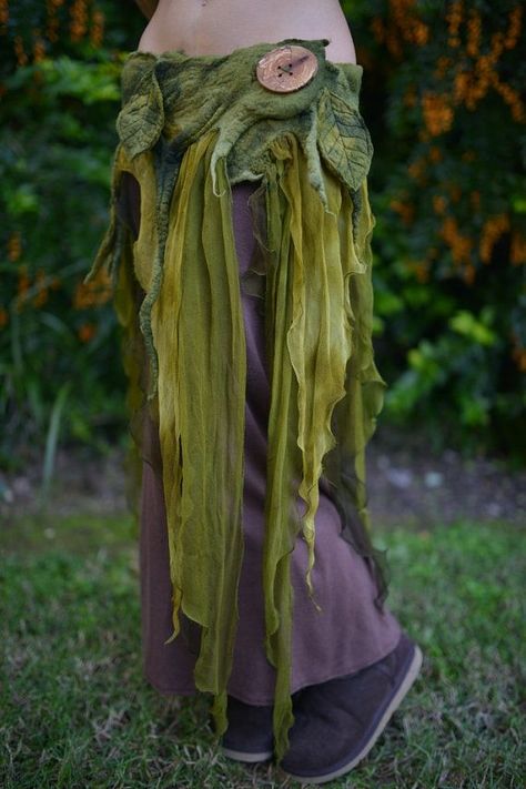 Forest Outfit Ideas, Forest Outfit, Faerie Costume, Woodland Nymph, Fairy Clothes, Woodland Fairy, Fairy Fashion, Tree Roots, Fantasy Costumes