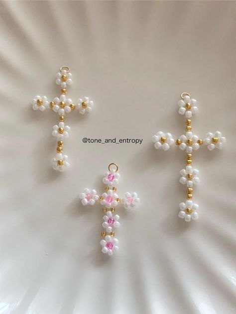 Beautiful cross charms, for your own necklace or bracelet, wear it as you like! -Materials 8/0, 11/0, 15/0 Glass beads (Made in Japan) Glass cut beads -Length Large ---> 2.5×4.5cm Medium ---> 2.0×3.5cm Small ---> 2.0×3.0cm -And More If you want to change beads color, then contact me! -Note Please avoid from water, then jewelry keep shining. Beaded jewelry is delicate, so please handle it gently. -Shipping Normal shipping ---> international air mail with no tracking. Upgrade shipping ---> express air mail with tracking. If you'd like to track your order, please select the tracking service at the time of payment. -About my jewelry I mainly use beautiful and high quality Japanese beads. High quality beads are the same size, it means my beaded jewelries are perfect shape of flowers, and look s Cross Beaded Bracelet, Diy Cross Necklace, Beginner Beading, Beaded Jewelry Pattern, Beaded Charms, Seed Bead Crafts, Keep Shining, Beads Craft Jewelry, Japanese Beads