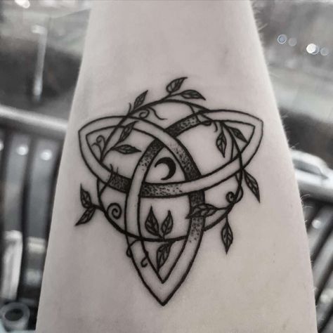 Charmed Tattoo, Ancient Celtic Symbols, Celtic Sister Knot, Celtic Tattoo For Women, Celtic Sleeve Tattoos, Self Tattoo, Pentagram Tattoo, Witchy Tattoos, Scottish Tattoos