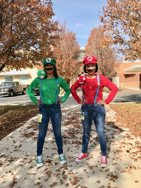 Super Mario Halloween Costumes Diy, Mario Brother Halloween Costumes, Luigi And Mario Costume Friends, Mario Dress Up Ideas, Luigi Halloween Costume Women, Woman Mario Costume, Cute Mario Costume, Super Mario Bros Costumes Women, Mario And Luigi Dress Up