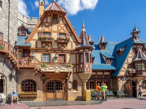 Disney Park Secrets, Disney Architecture, Disney Buildings, Fantasyland Disney, Tiny Glade, Photo Disney, Disney World Orlando, Fairytale House, Planet Coaster