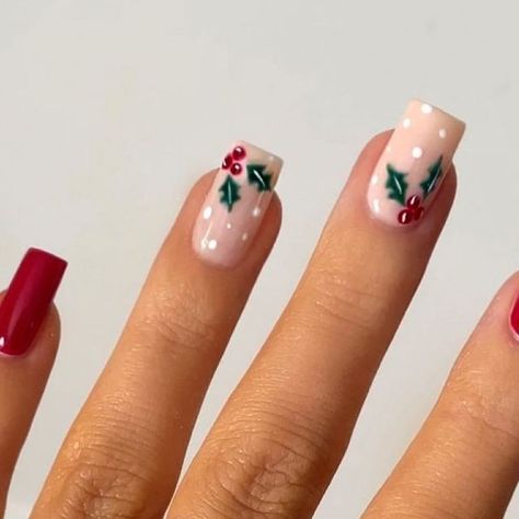 Biab Designs, Holly Nail Art, Holly Nails, Kid Nails, Green Christmas Nails, 22 Nails, Hannah Taylor, Berry Nails, Christmas Tree Nails