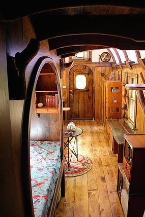 I could live here as my time out caravan. But not with other people Design Casa Piccola, Casa Hobbit, Sleeping Nook, Bed Nook, Caravan Renovation, House Design Ideas, Best Tiny House, Tiny House Inspiration, Hobbit House