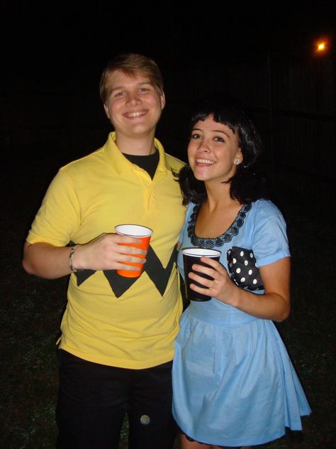 Charlie Brown and Lucy Lucy Charlie Brown Costume, Charlie Brown Halloween Costumes, Charlie Brown And Lucy, Charlie Brown Costume, Lucy Charlie Brown, Lucy Costume, Edward And Bella, Costume Couple, Charlie Brown Halloween