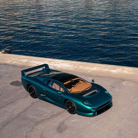 Xj220 Jaguar, Garage Goals, Jaguar Xj220, Mercedes Wallpaper, Jaguar Xj, Vroom Vroom, Car Car, Automotive Design, Luxury Life