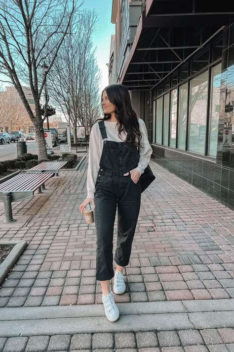 Black Cotton Overalls Outfit, Overalls With Sneakers, Black Vans Overalls Outfit, Work Outfits Sneakers, Black Overall Outfit Women, Black Jean Overalls Outfit, Overalls Work Outfit, Black Denim Overalls Outfit Winter, Styling Black Overalls