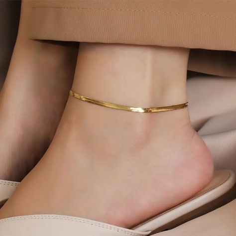 Gold Anklets Indian, Leg Jewelry, Anklets Indian, Classic Wear, Modern Gold Jewelry, Anklet Designs, Kids Accessories Jewelry, Ankle Jewelry, Fancy Jewellery Designs