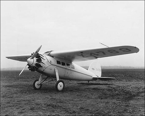 Lockheed Vega NX4769, Yankee Doodle 24–25 October 1928: Captain Charles B.D. Collyer, Air Service, U.S. Army, and Harry J. Tucker flew Tucker’s Lockheed Vega, NX4769, from New York to Los Angeles, non-stop, in 24 hours, 55 minutes. Aviation Image, Old Planes, Vintage Airplane, Vintage Planes, Vintage Aviation, Vintage Airplanes, Aviation History, Vintage Aircraft, Photo Art Gallery