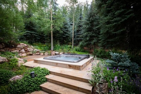 Recessed Hot Tub, Small Outdoor Dining, Tall Hedge, Swimming Pool Photos, Natural Landscaping, In Ground Spa, Stone Steps, Hot Tub Backyard, Types Of Fences