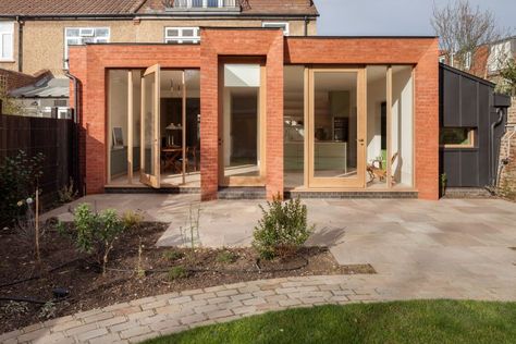 Architect Laura Dewe Mathews has added a staggered red brick extension to a house in West London with spaces for birdwatching, painting and gardening. Brick Extension, Bungalow Extensions, Hidden House, British Architecture, Modern Extension, Edwardian House, House Extension Design, Red Brick House, Brick Exterior House