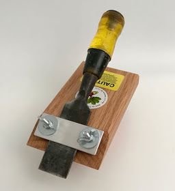 Chisel Sharpening Jig, Chisel Sharpening, Fine Woodworking Project, Woodworking Chisels, Wood Chisel, Cabinet Refacing, Sharpening Tools, Wood Shop Projects, Belt Sander