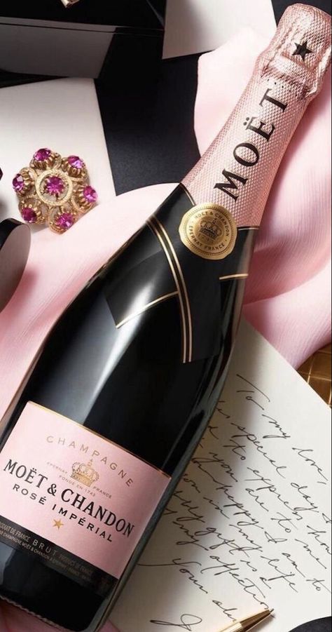 Moet Rose, Chandon Rose, Moët Chandon, Moet Chandon Champagne, Champagne France, Will You Be My Bridesmaid Gifts, Champagne Party, Rose Champagne, Vintage Champagne