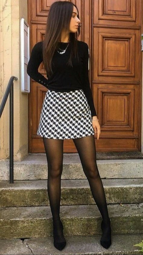 Charming Outfits, Stockings Outfit, Dress With Stockings, Looks Party, Fashion Tights, Black Stockings, Outfit Goals, Cute Skirts, Business Casual Outfits