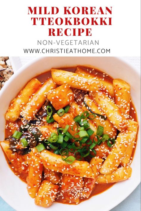 Mandoo Recipe Korean Food, Vegan Tteokbokki Recipe, Teobbeoki Recipe, Tebokkki Recipe, Mild Tteokbokki, Topokki Recipe, Teokkboki Recipes Easy, Tteokbokki Rice Cakes, Korean Tteokbokki