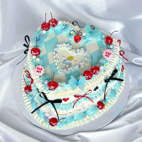 Alice In Wonderland Baking Ideas, Alice Birthday Cake, Alice In Wonderland Cake Ideas Birthdays, Alice In Wonderland Pastries, Alice Cake Wonderland, Alice In Wonderland Themed Cake, Alice In Wonderland Sheet Cake, Alice In Wonderland Cake Simple, Alice In The Wonderland Party