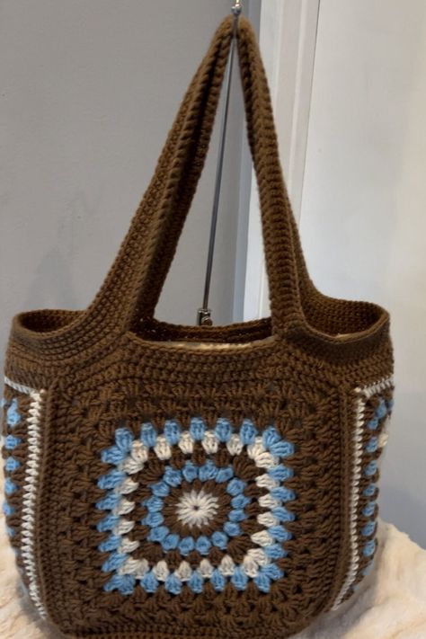 Handmade crochet granny square large shoulder bag Approximately measures 13" H. 16" W. Strap length is 19". Fully lined. Made from 100% acrylic yarn. Granny Square Crochet Bags Free Patterns, Large Granny Square Bag, Crochet Large Granny Square, Crochet Tote Bag Ideas, Granny Square Bag Crochet Pattern, Crochet Granny Square Tote Bag, Crochet Tote Bags, Crochet Bag Granny Square, Knit Tote Bag