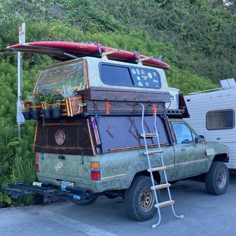 Truck Camper Shells, Truck Living, 1000 Lifehacks, Homemade Camper, Truck Bed Camping, Truck Bed Camper, Camper Shells, Trucking Life, Camper Living