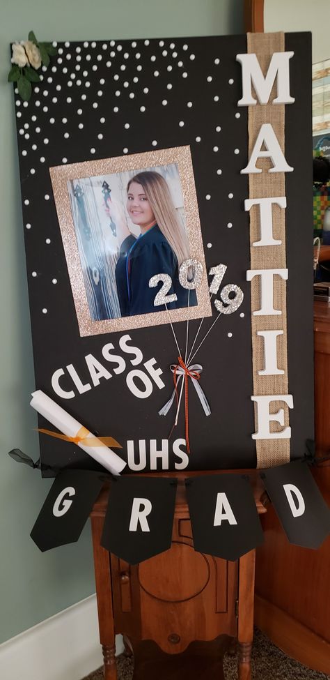 Graduation poster Graduation Poster Ideas Signs 2023, Posters For Graduation Ideas, College Graduation Poster Ideas, Graduation Party Poster Ideas, Graduation Posters Diy, Poster For Graduation Ideas, Congratulations Poster Ideas, Diy Graduation Posters Signs, Poster Board Graduation Ideas