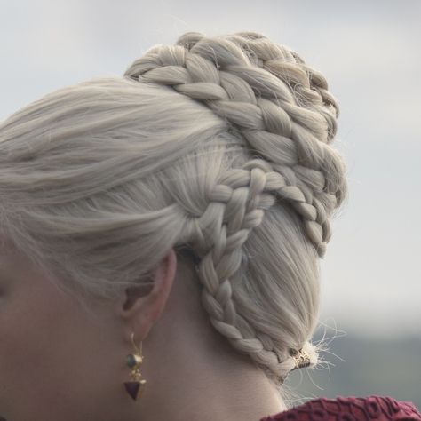 Targaryen Hair Aesthetic, Rhaenyra Targaryen Hair, Targaryen Hairstyles, Rhaenyra Targaryen Aesthetic, Targaryen Hair, Targaryen House, Targaryen Aesthetic, Rhaenyra Targaryen, Fantasy Hair