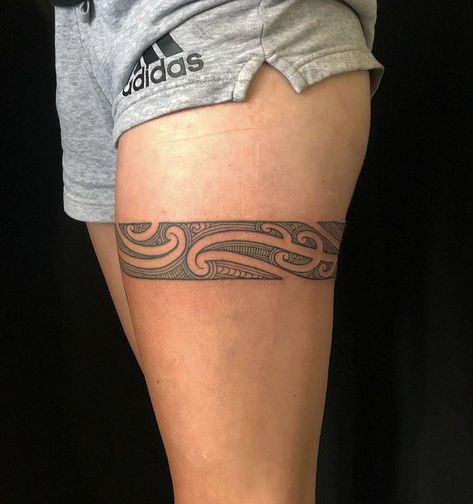 Thigh Tamoko, Maori Women Tattoo, Cultural Tattoos For Women, Tamoko Women, Women Polynesian Tattoo, Leg Band Tattoo Women, Tamoko Women Maori Tattoos, Tamoko Designs, Maori Leg Tattoo